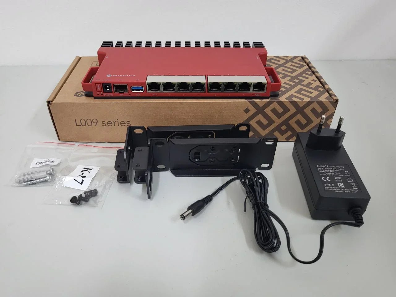 Routeur Gigabit PoE Bi-Bande MikroTik L009UiGS-RM – Performance, Sécurité et Flexibilité Réseau - Bamako Gadgets